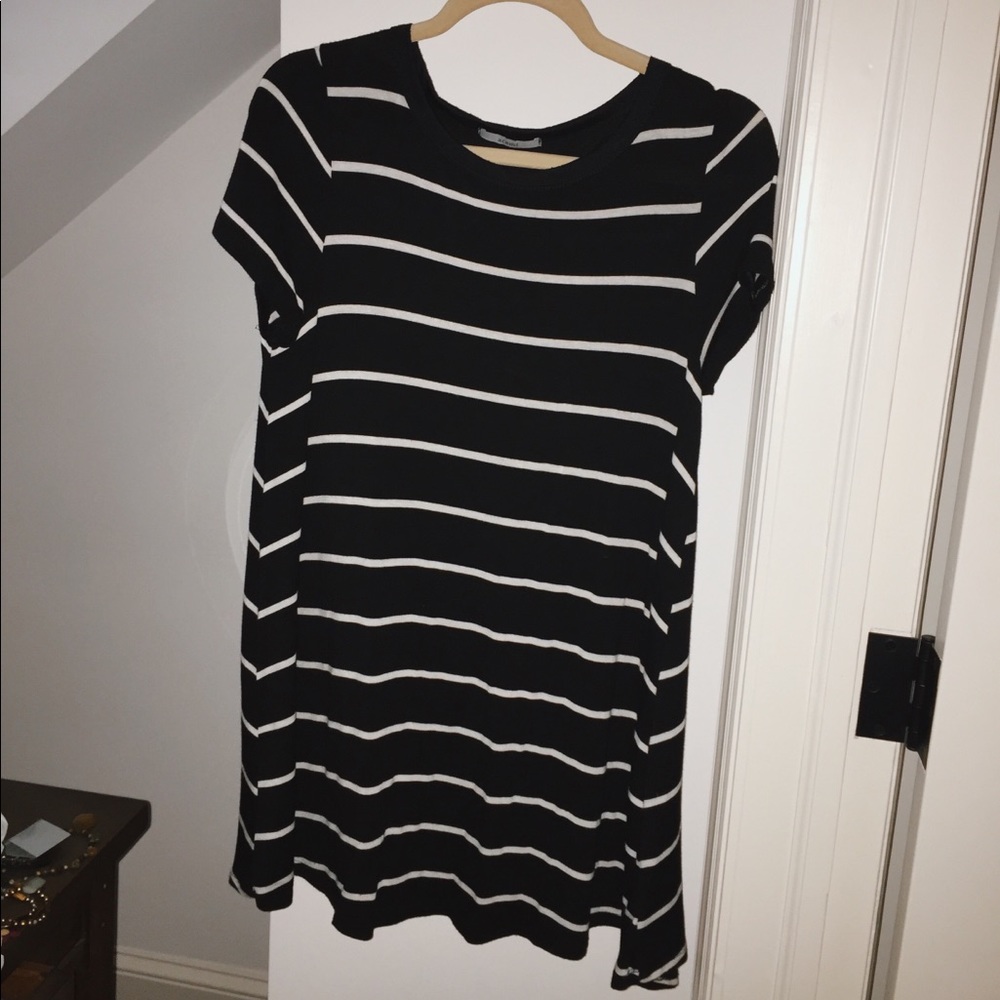 Black and White Stripe T-shirt Dress